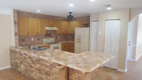 Building Photo - 4165 Pine Hollow Cir