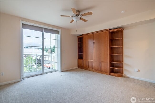 Building Photo - 0Bd/1Ba Bellevue Condo