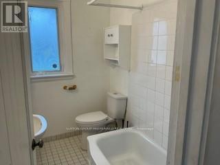 Photo du bâtiment - 28 Base Line Rd E