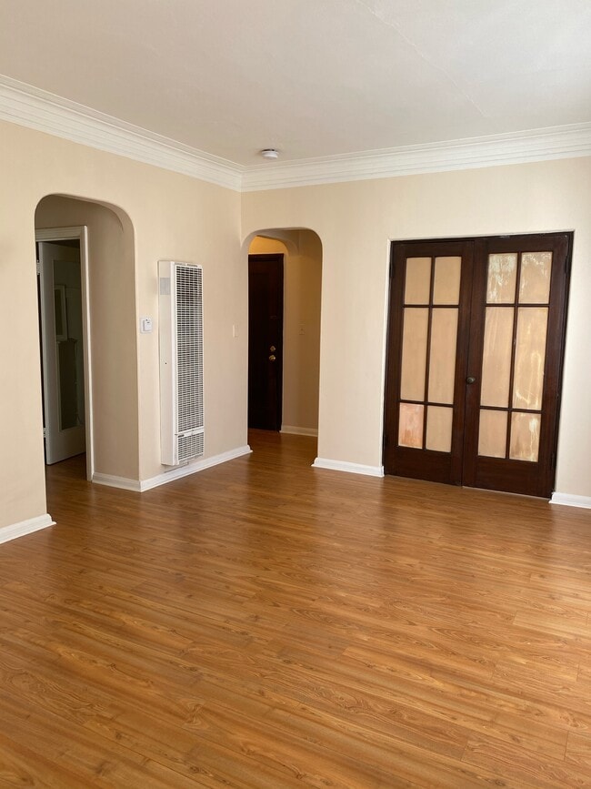 Living Room - 1327 S Gramercy Pl