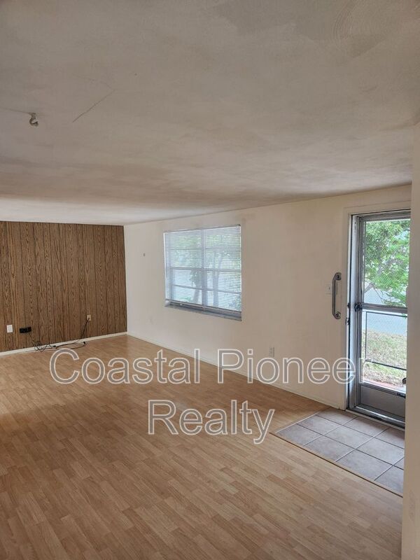 Foto del edificio - 5823 Elm St