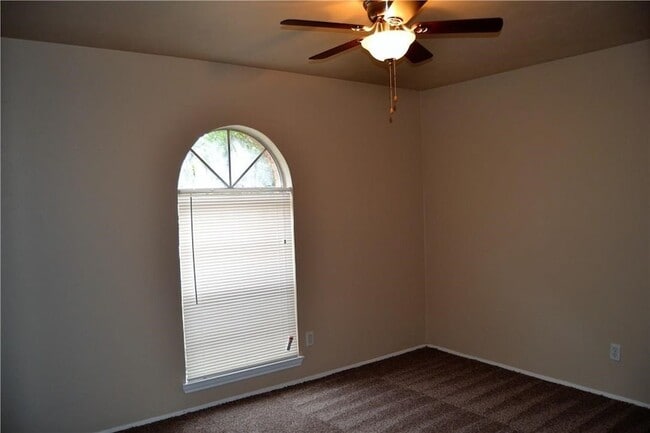 Building Photo - 2937 Emberwood Dr