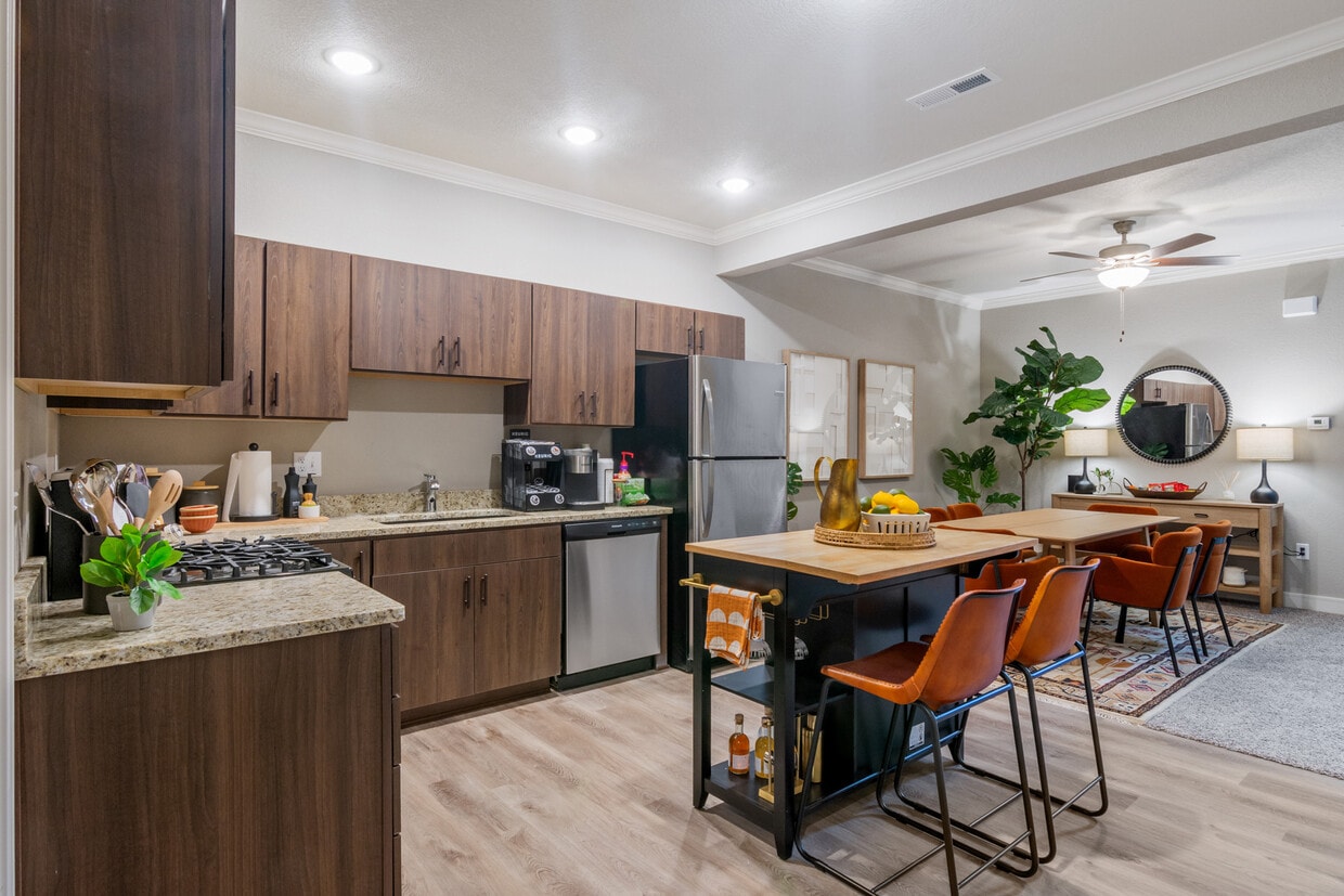 FieldHouse Townhomes Apartments in Riverside, MO