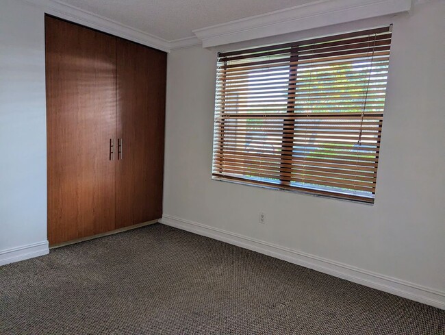 Foto del edificio - 4561 W McNab Rd