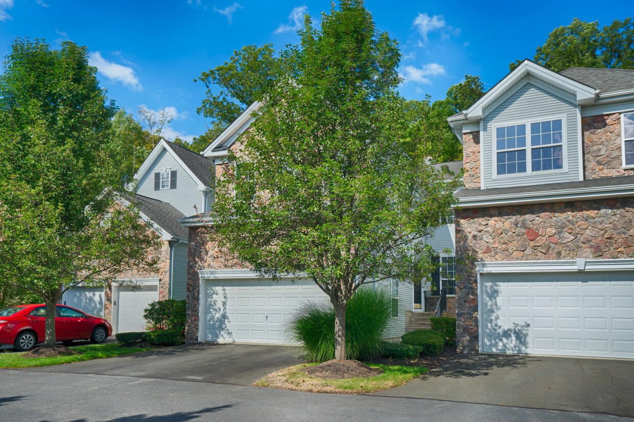 Foto principal - 219 Woodlands Dr