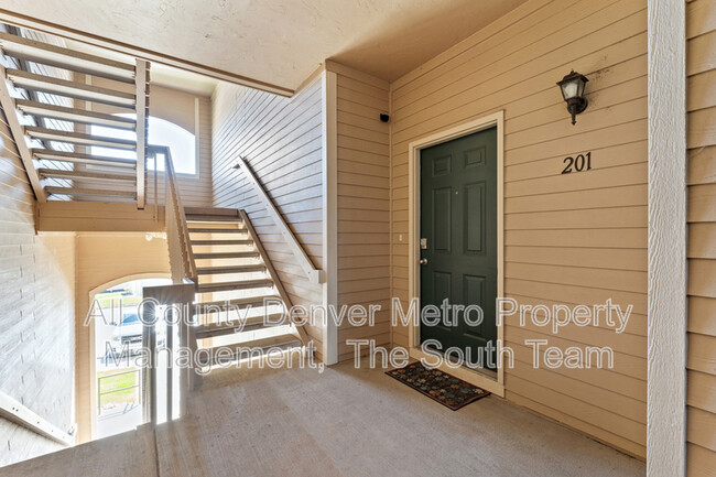 Building Photo - 8427 S Hoyt Way