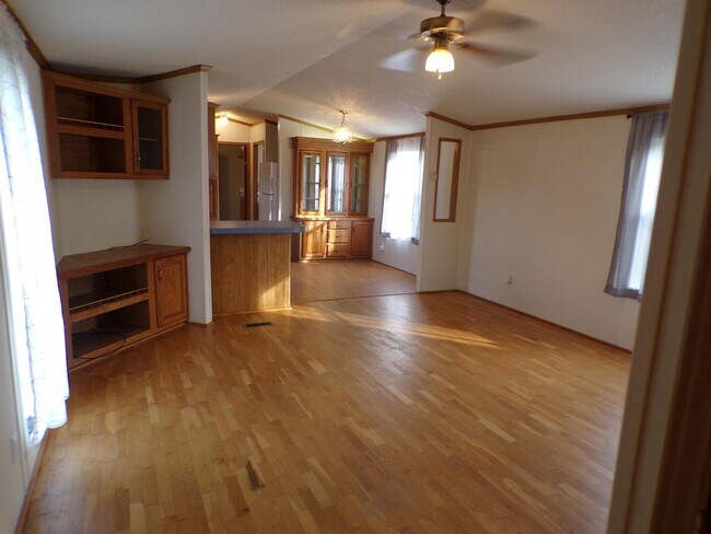 Building Photo - 2045 S Hillsdale Rd