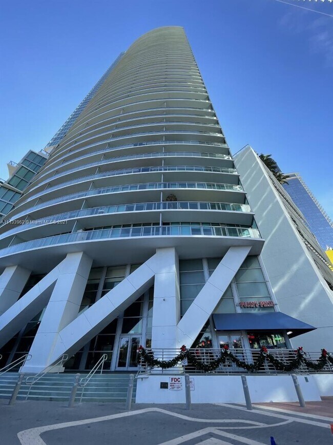 Foto del edificio - 888 Biscayne Blvd