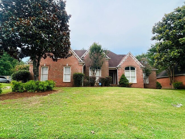 Foto del edificio - 4 BEDROOM/2 BATH HOME + Bonus Room in Rive...
