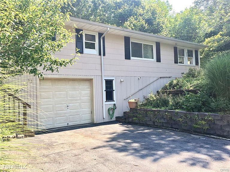 Primary Photo - 3 br, 1 bath House - 33 Smith Beach Rd