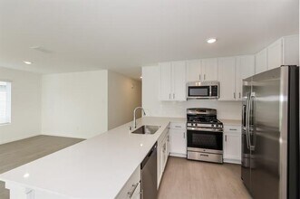 Building Photo - 2716 Ctr Crk Ln