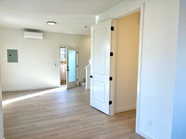 Building Photo - St. Johns New Build - Bright and Spacious End Unit 2 Bedroom with A/C, Washer/Dryer and Private P...