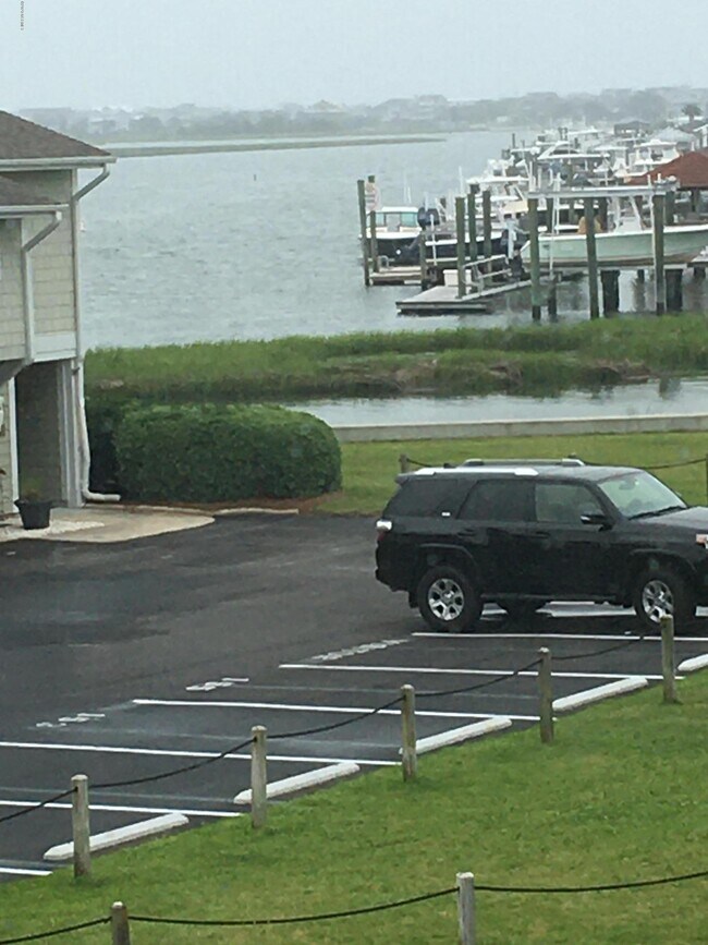 114 Captains Ct, Wrightsville Beach, NC 28480 Townhome Rentals in Wrightsville Beach NC