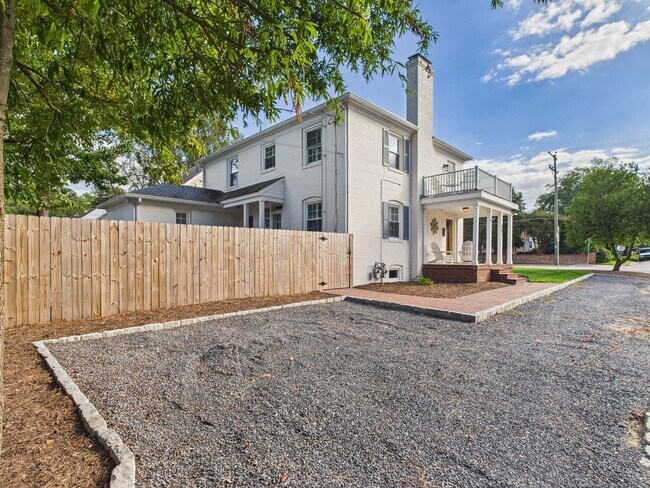 Foto del edificio - 5508 Grove Ave