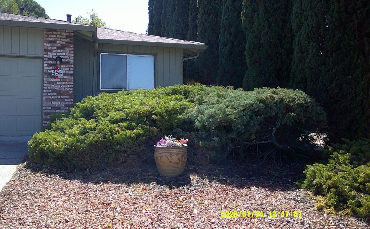 454 Yellowstone Dr, Vacaville, CA 95687 Townhome Rentals in Vacaville