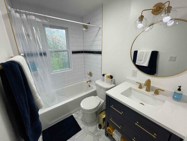 Foto del edificio - 2512 E 72nd St