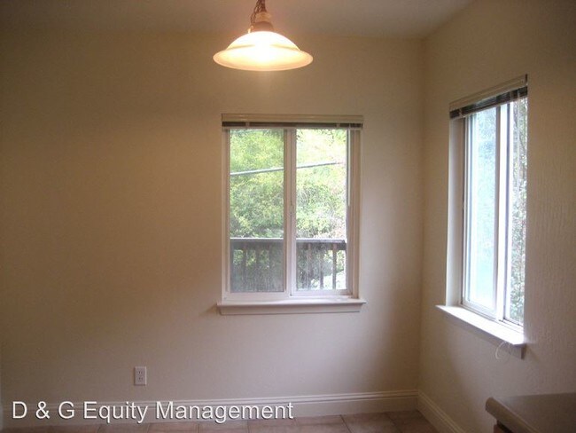 Building Photo - 10870 Forest Hills Rd