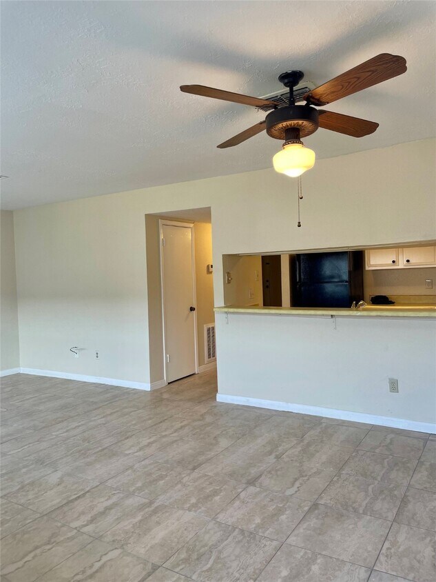 Foto principal - 7051 Chasewood Dr