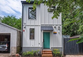 Building Photo - 95 Leslie St