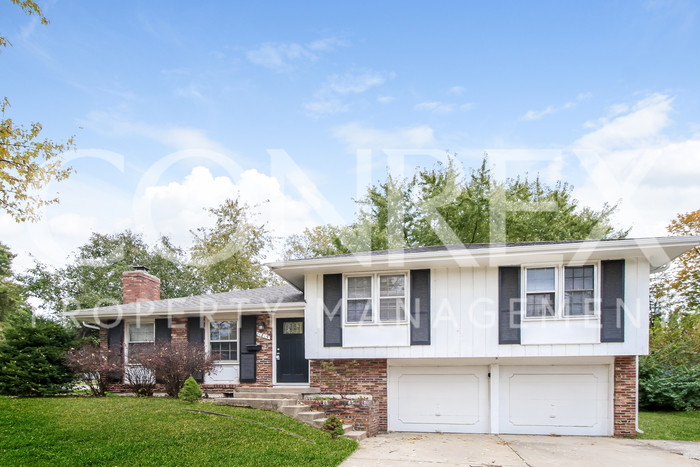 Primary Photo - 3 bdrm, 2 bath split level!