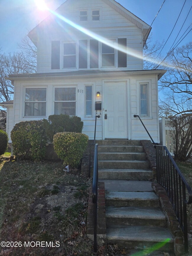 Building Photo - 811 Central Ave