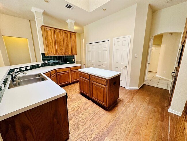 Foto del edificio - 6514 Clairmont Dr