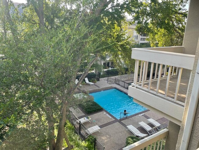 Foto del edificio - 5310 Keller Springs Rd
