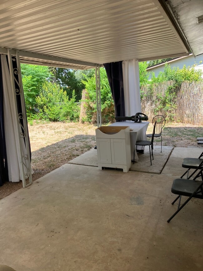 Building Photo - 413 Westchester Dr