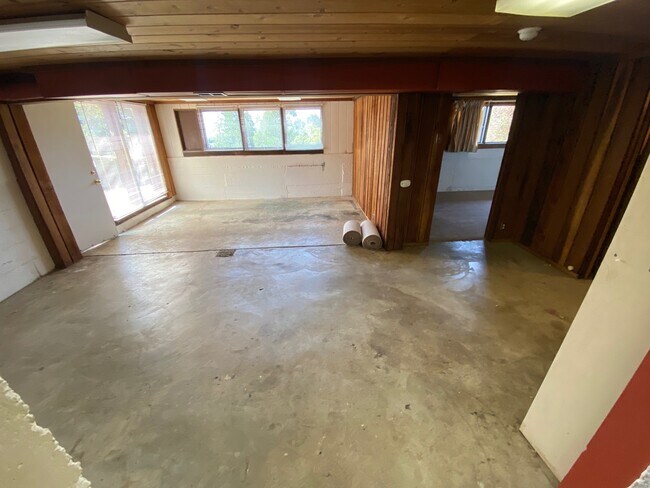 Building Photo - 1884 Golf Course Rd