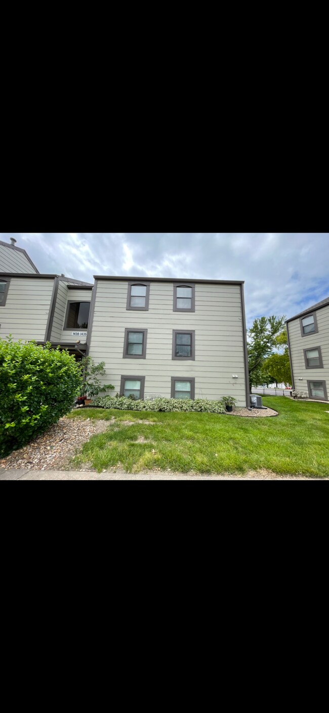 Outside - 1432 Westbrooke St