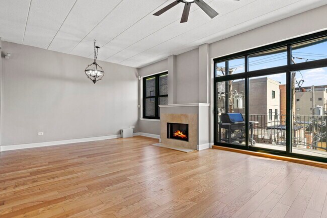 Foto del edificio - 1301 W Washington Blvd