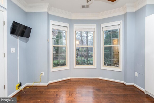 Foto del edificio - 704 Quayside Ct