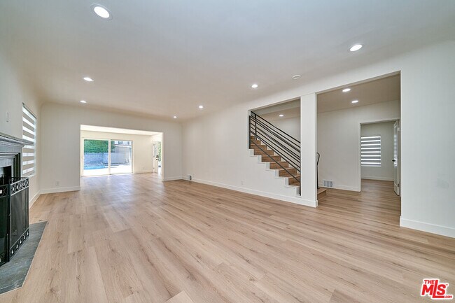 Foto del edificio - 347 S Highland Ave