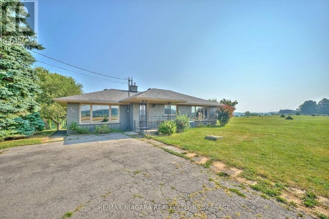 Building Photo - 298 Ridge Rd W