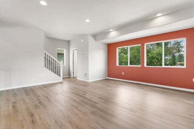 Foto del edificio - MODEL HOME - NEW BUILD THREE STORY WITH BO...