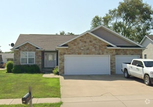 Building Photo - 417 DAHLIA