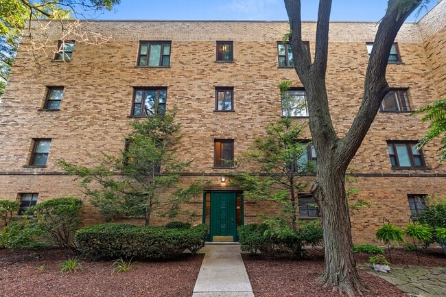 Building Photo - 1539 Monroe Ave