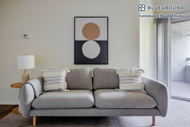 Foto del edificio - 350 E Del Mar Blvd