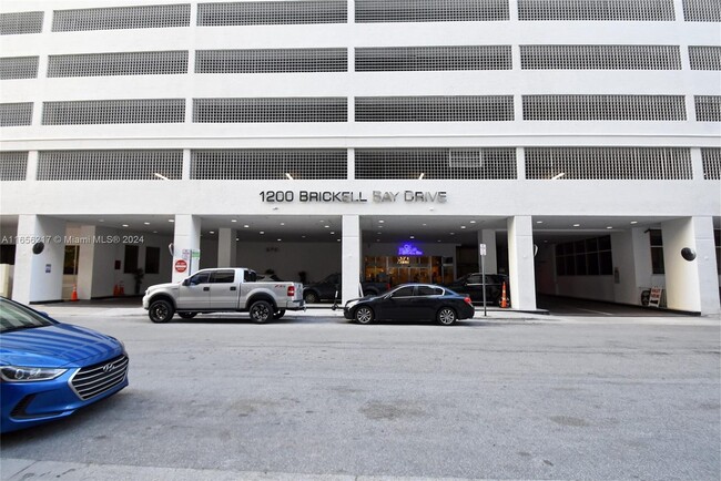 Foto del edificio - 1200 Brickell Bay Dr