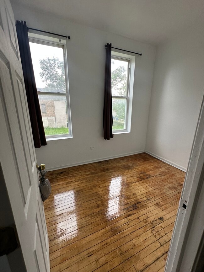 Building Photo - 1626 S Karlov Ave