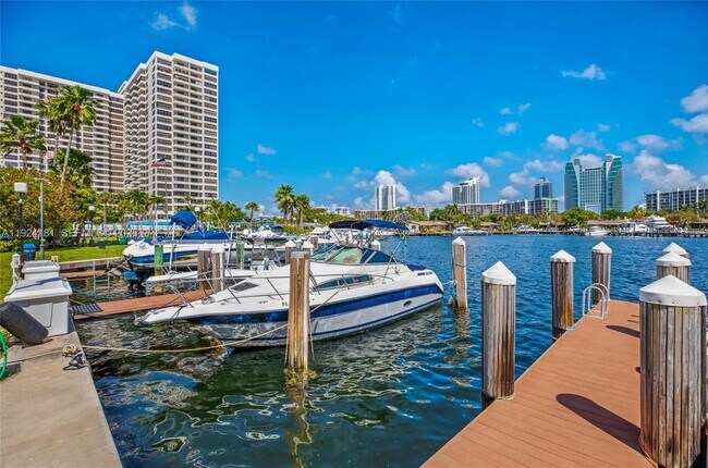 Foto del edificio - 500 Three Islands Boulevard