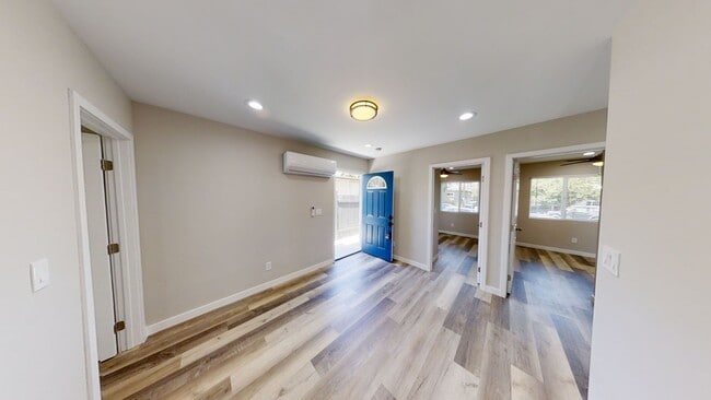 Foto del edificio - 3BD/1BA with beautiful yard!