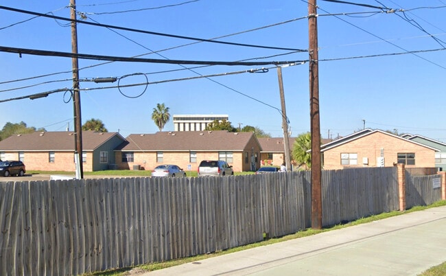 Building Photo - 509 Old Robstown Rd