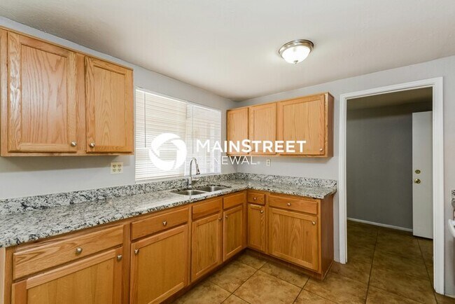Building Photo - 2 Bedroom Pet-Friendly Home in Tucson, AZ with Main Street Renewal