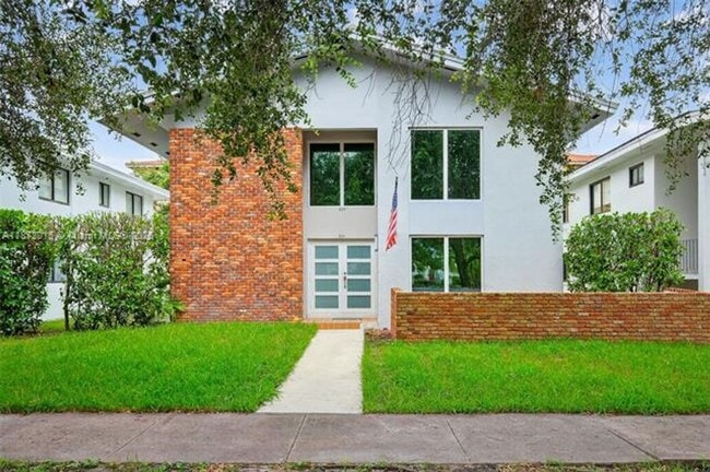 Foto del edificio - 537 Menendez Ave