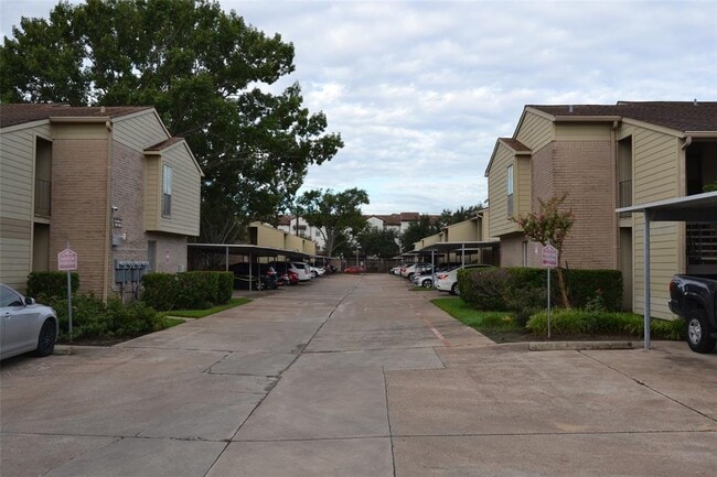 Foto del edificio - 700 Thicket Ln