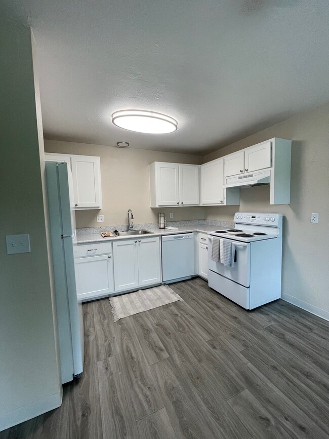 #55 Kitchen - Oak Tree Apartments