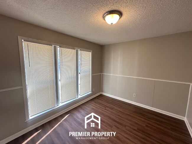 Foto del edificio - 4579 Blue Willow Rd