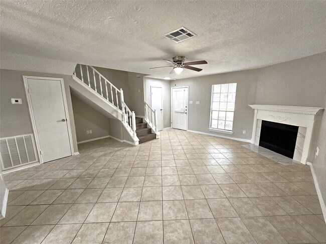 Foto del edificio - 17303 Saturn Ln