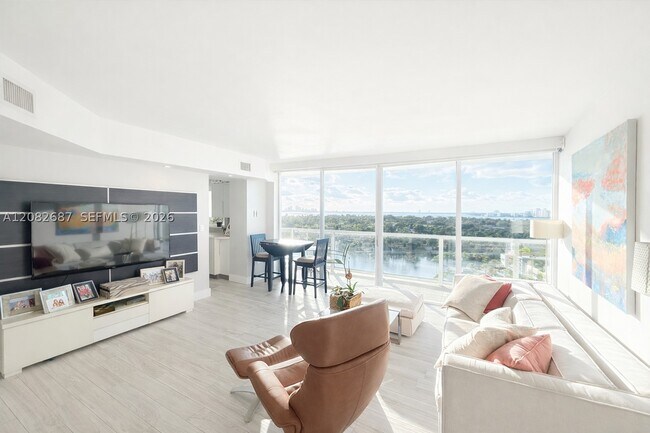Foto del edificio - 5900 Collins Ave